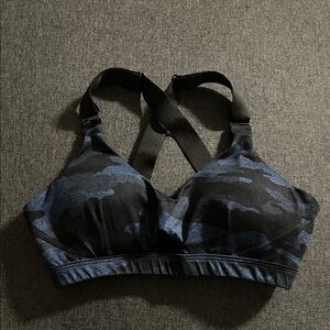 Bombshell sports bra fit camo sports bra size Small